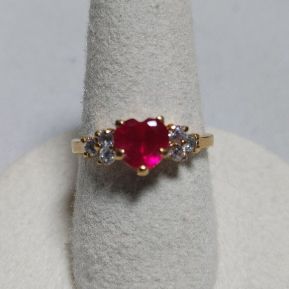 Glowing Heart Shaped Ruby Ring Prong Cubic Zirconia Size 8 Gold Tone Gemstone - Picture 8 of 13